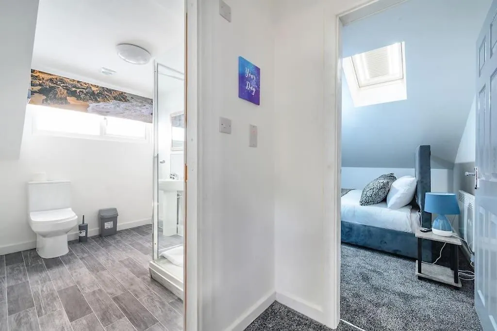 -4F421- For Your Relaxed,Cosy Stay,Free Parking Batley
