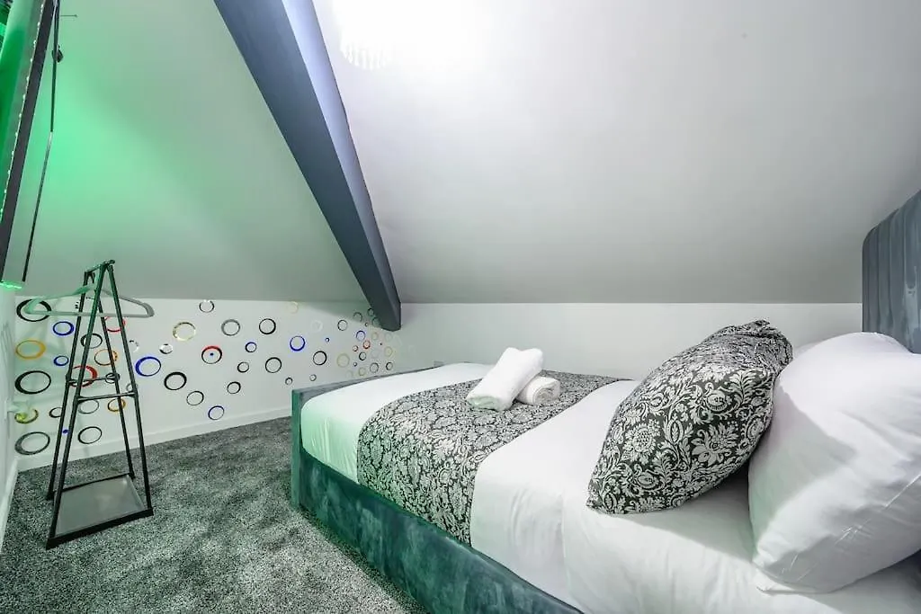 -4F421- For Your Relaxed,Cosy Stay,Free Parking Batley 0*,  United Kingdom