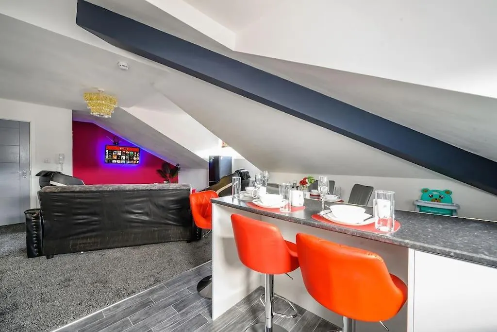 -4F421- For Your Relaxed,Cosy Stay,Free Parking Batley