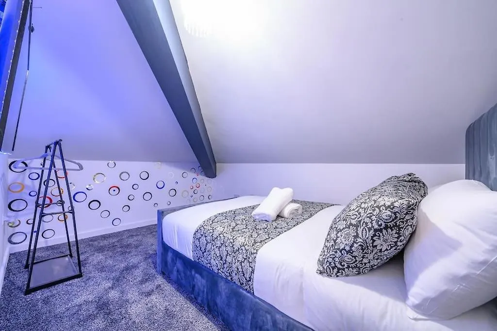-4F421- For Your Relaxed,Cosy Stay,Free Parking Batley Apartment