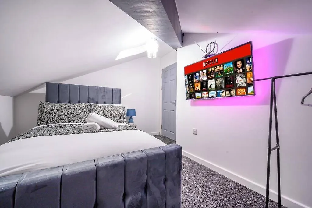 -4F421- For Your Relaxed,Cosy Stay,Free Parking Batley