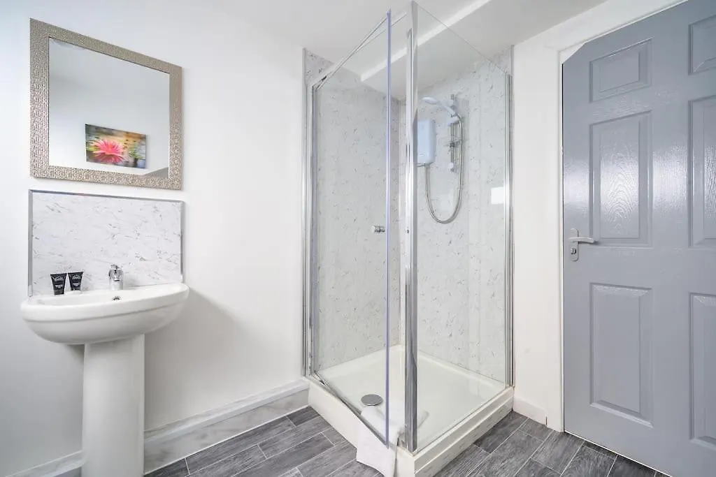 -4F421- For Your Relaxed,Cosy Stay,Free Parking Batley Apartment