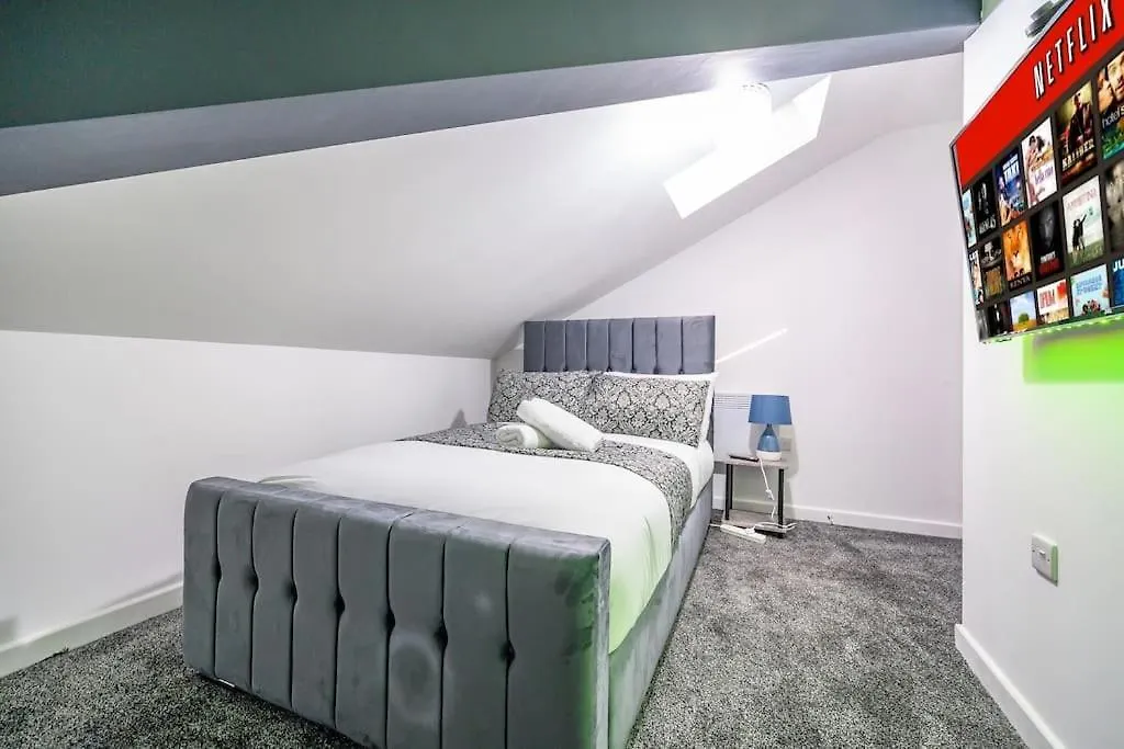 Apartment -4F421- For Your Relaxed,Cosy Stay,Free Parking Batley United Kingdom