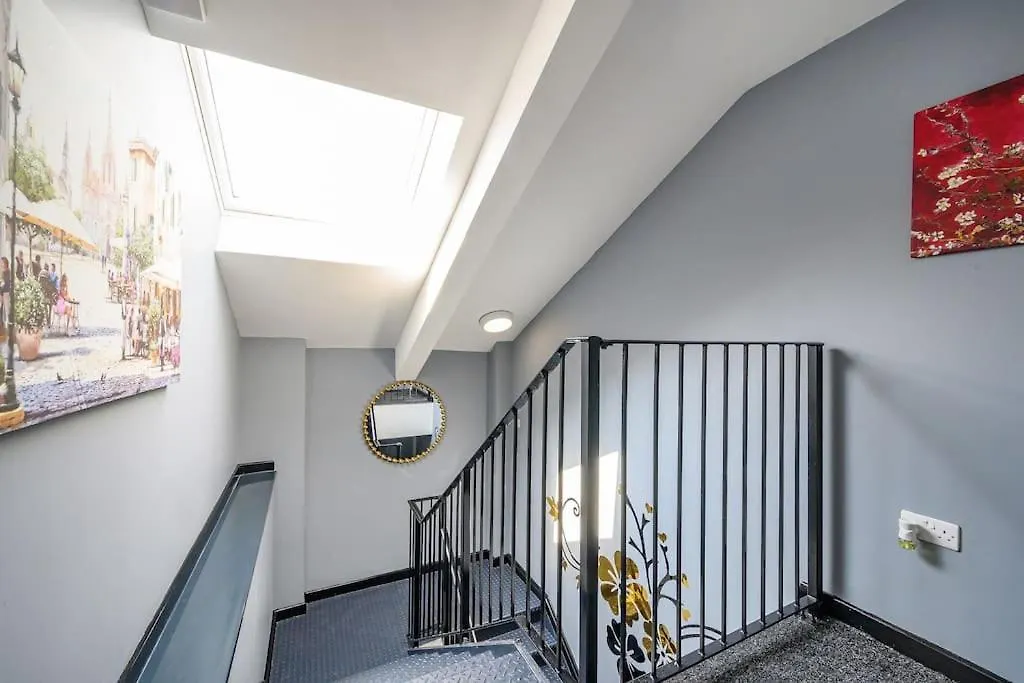 Apartment -4F421- For Your Relaxed,Cosy Stay,Free Parking Batley United Kingdom