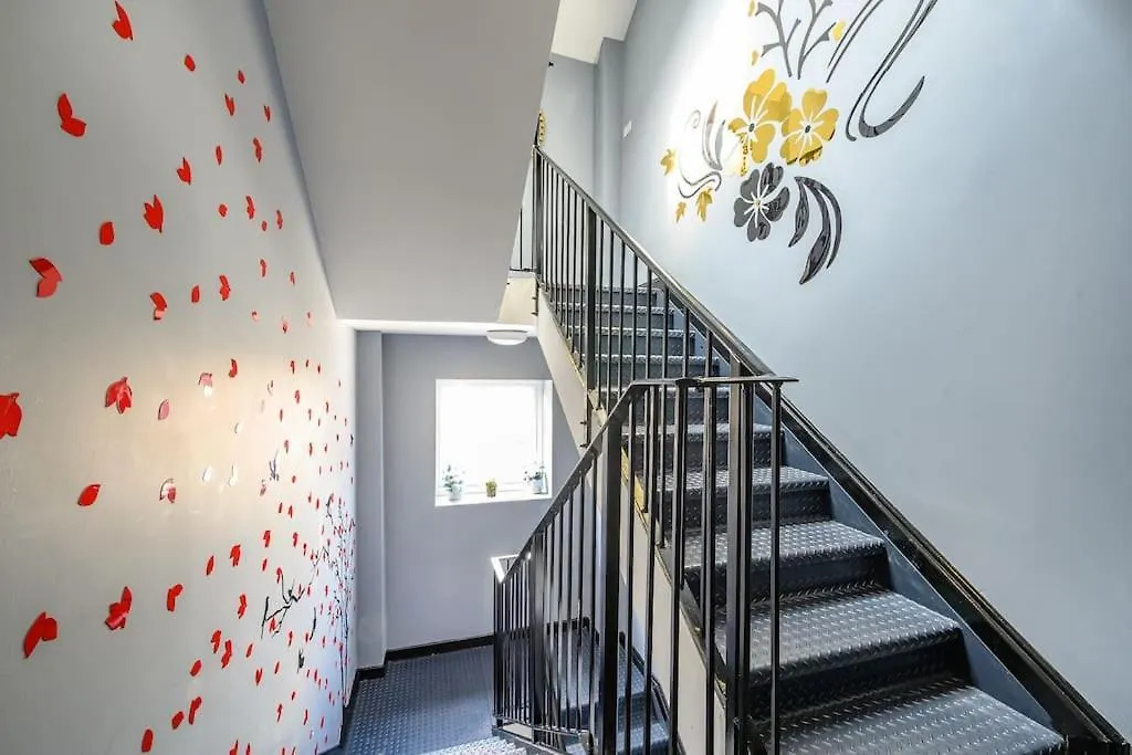 -4F421- For Your Relaxed,Cosy Stay,Free Parking Batley